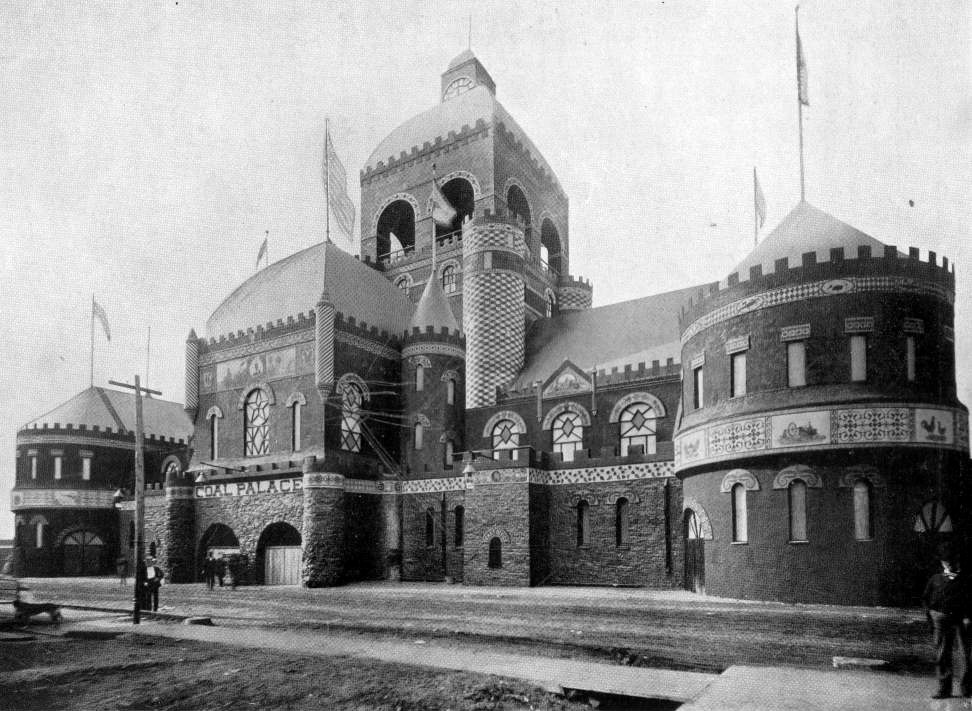 By Unknown photographer - Wapello County Historical Museum, Public Domain, https://commons.wikimedia.org/w/index.php?curid=7413113